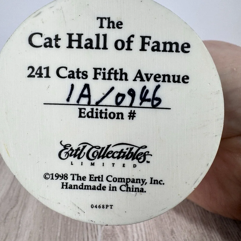 Cat Hall of Fame 241 Cats Fifth Avenue Ertl‎ Figurine 1998 NOB w Box